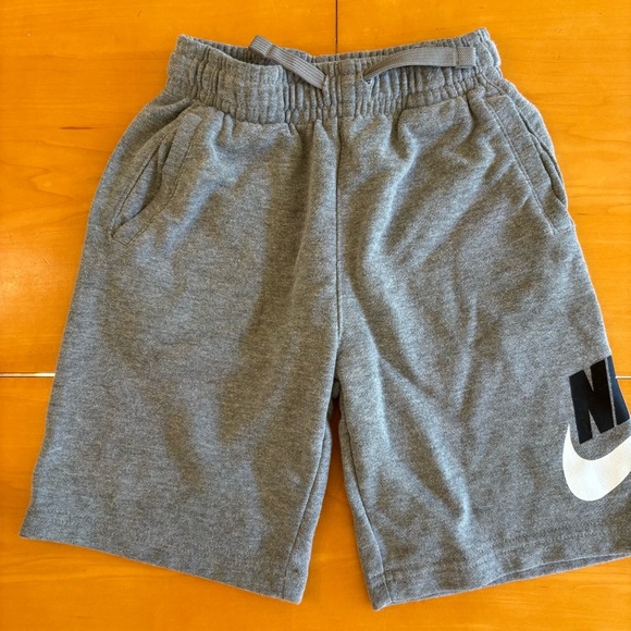 Nike kids 6-7 years long grey Cotton blend athletic pull on  jogging shorts - Picture 1 of 8